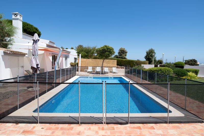 Mesh Pool Fence Installation