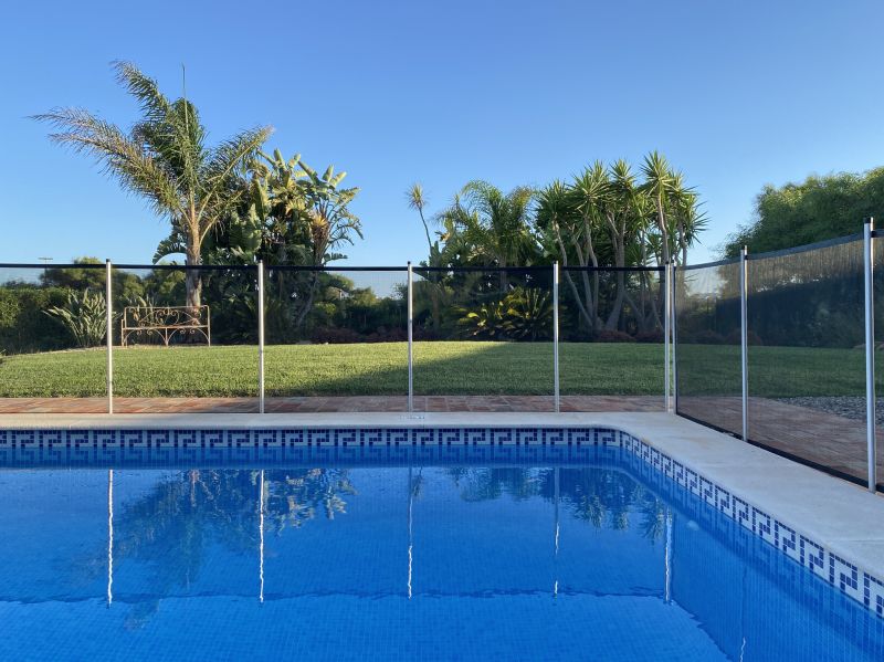 Mesh Pool Fence Installation